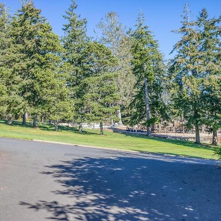Regatta Park Lake House Lincoln City Bagian luar foto