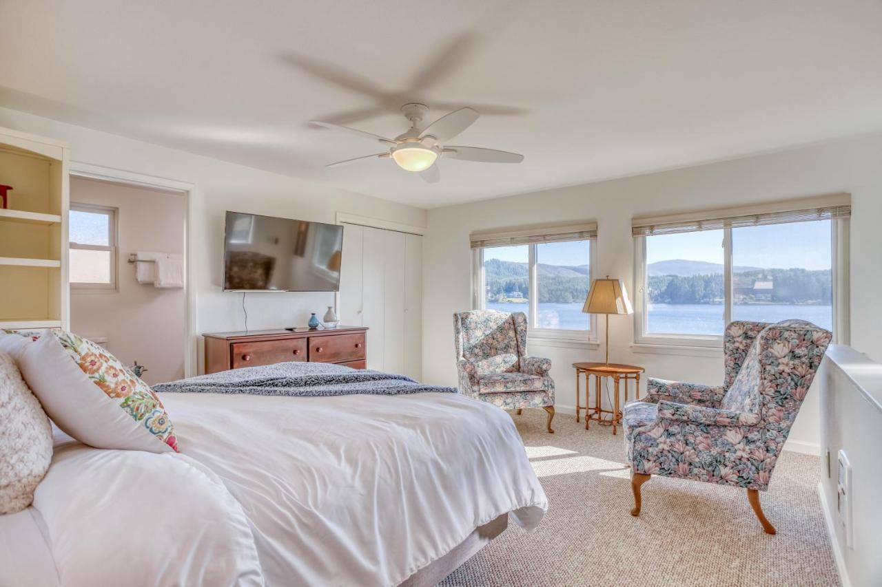 Regatta Park Lake House Lincoln City Bagian luar foto