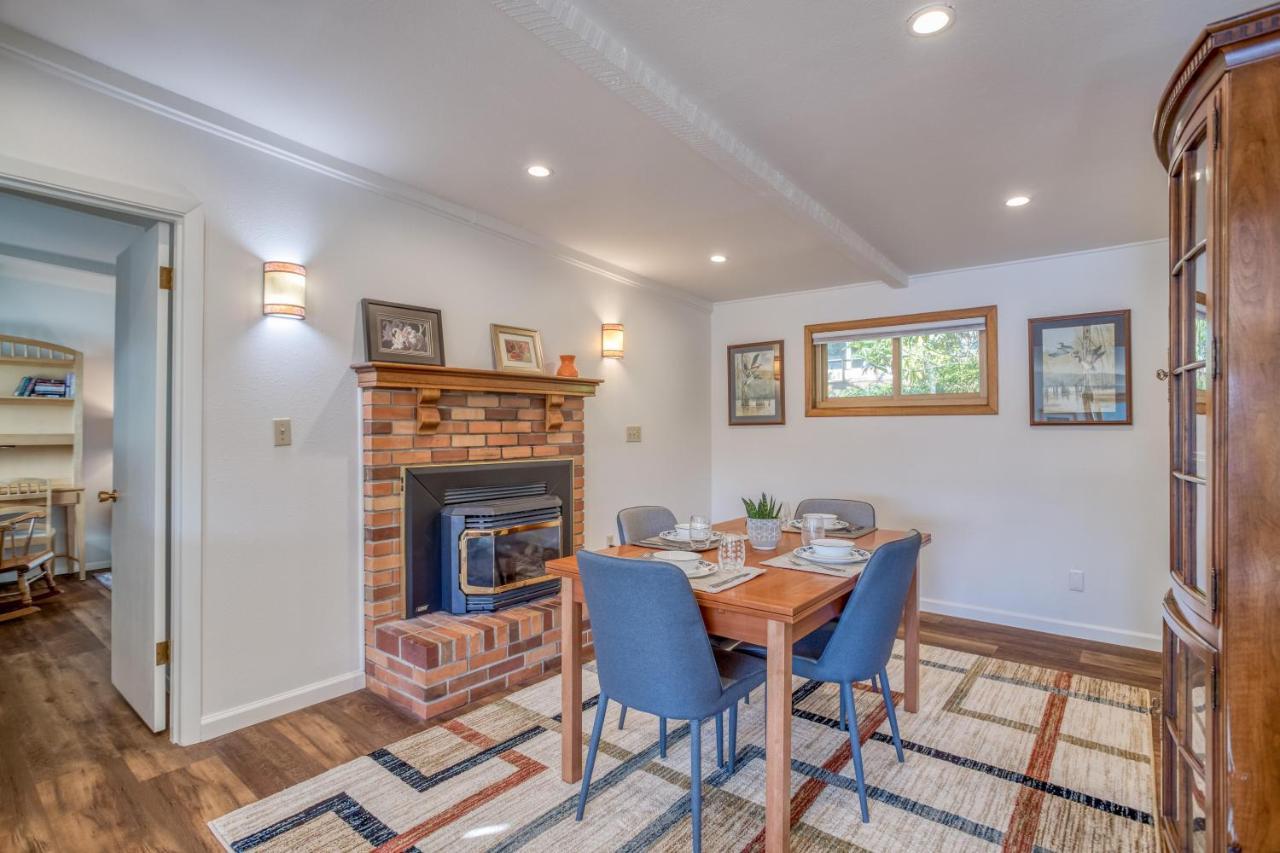 Regatta Park Lake House Lincoln City Bagian luar foto