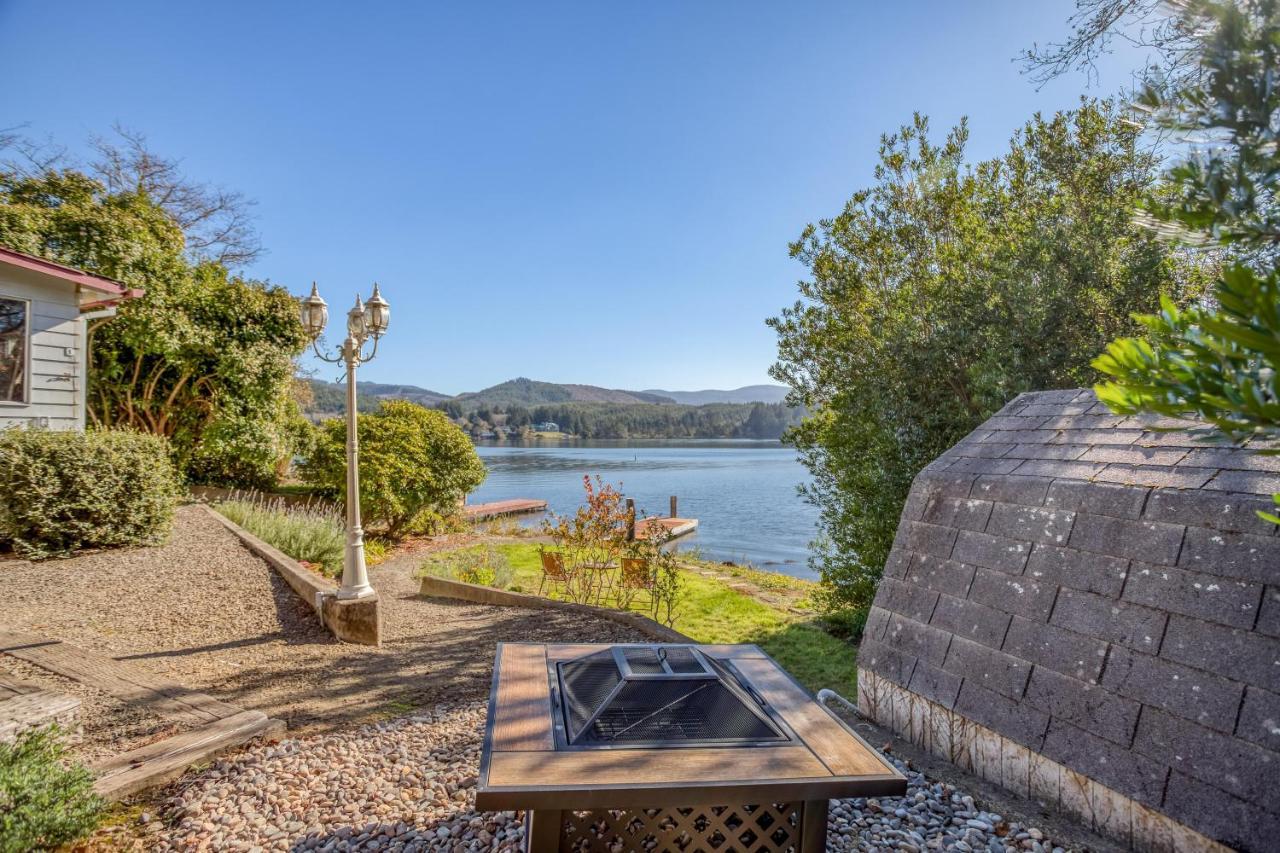 Regatta Park Lake House Lincoln City Bagian luar foto