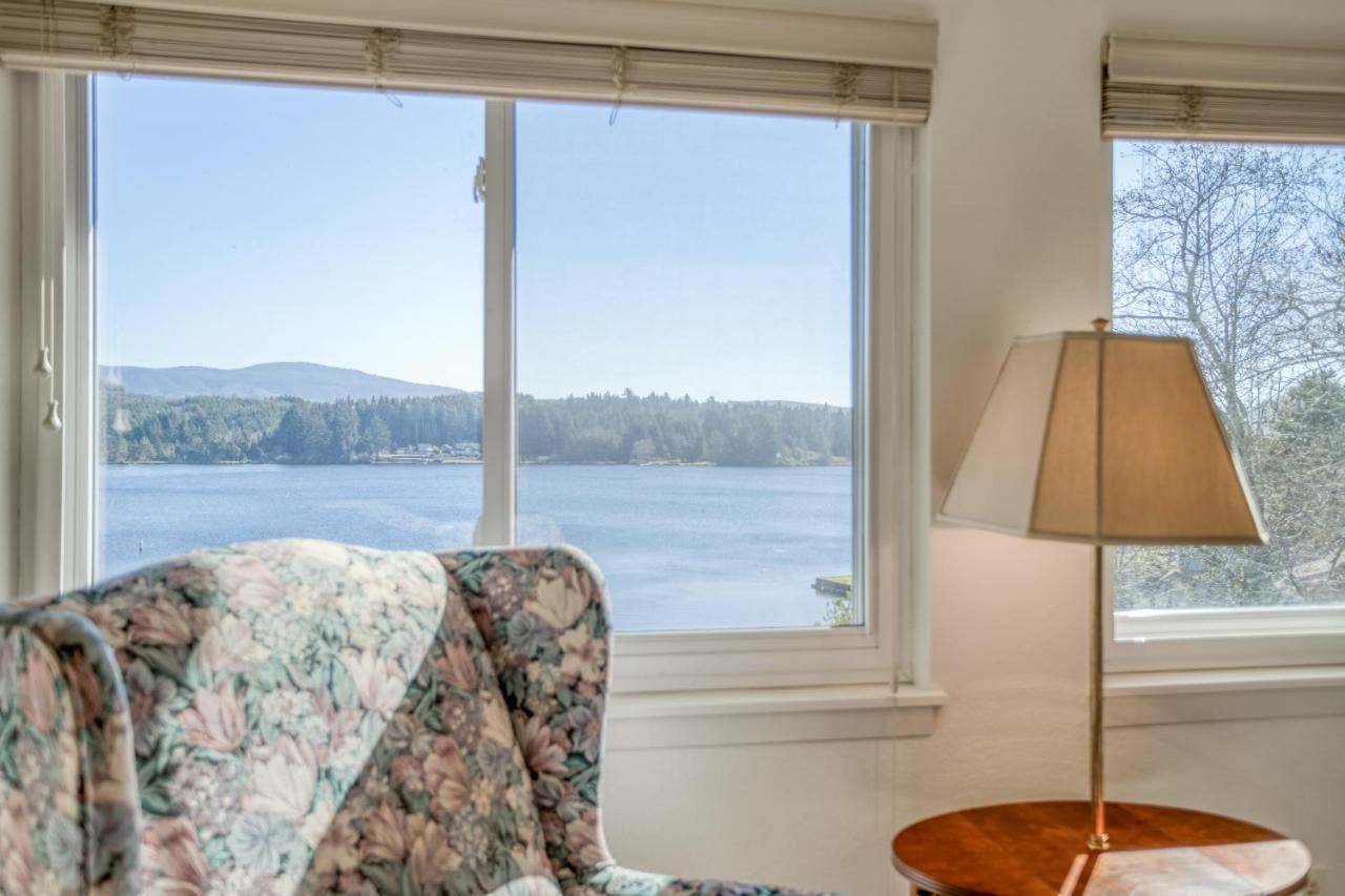 Regatta Park Lake House Lincoln City Bagian luar foto