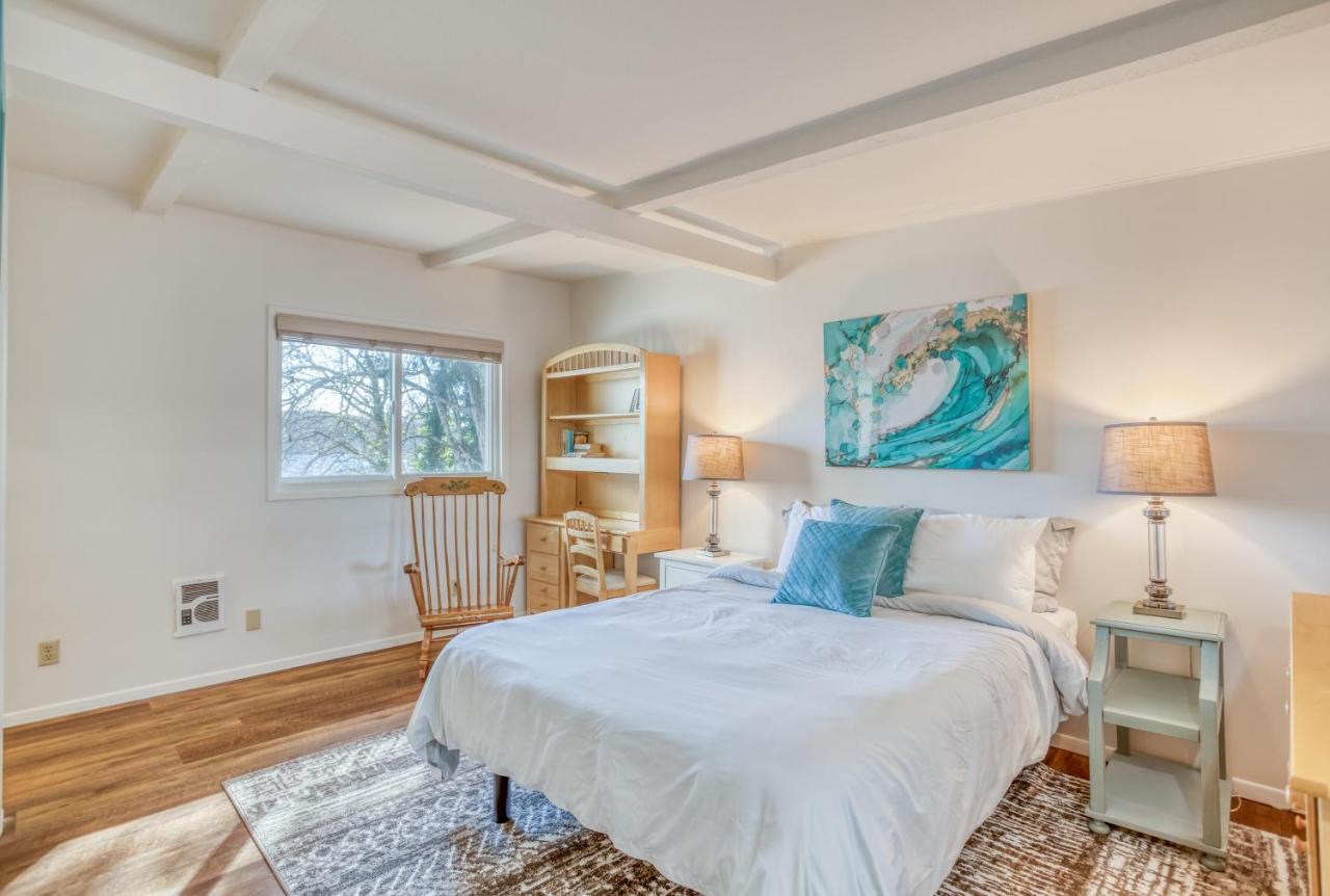 Regatta Park Lake House Lincoln City Bagian luar foto
