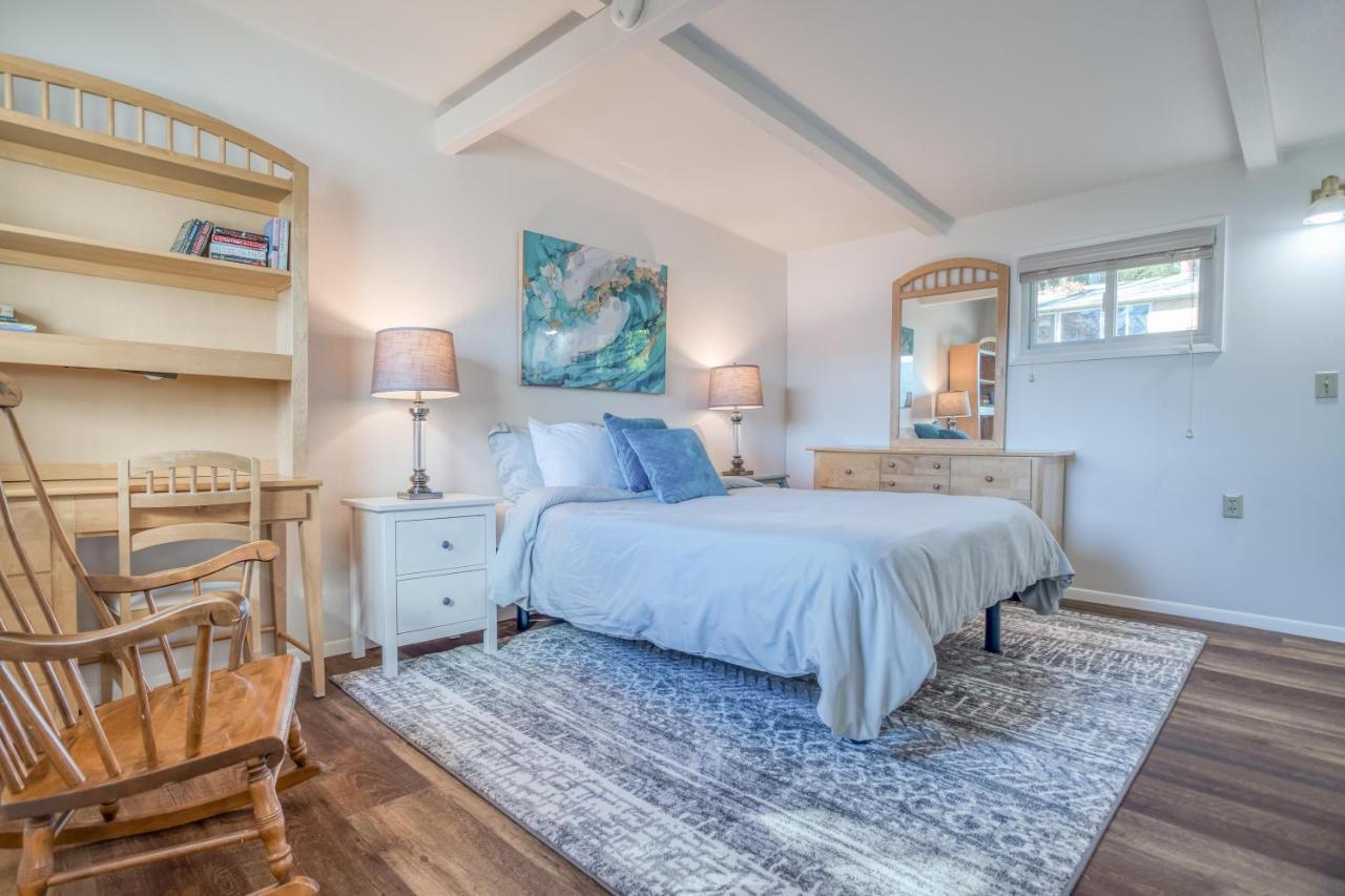 Regatta Park Lake House Lincoln City Bagian luar foto