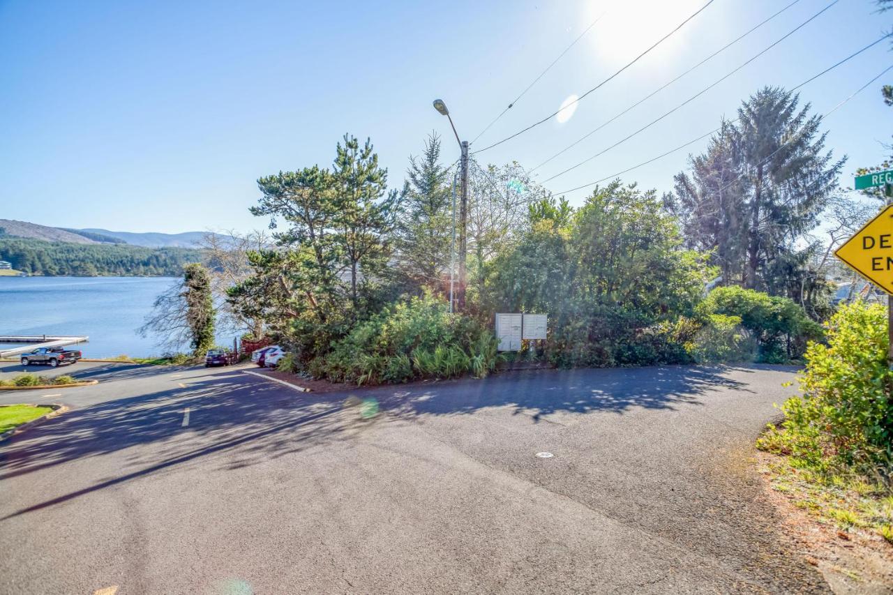Regatta Park Lake House Lincoln City Bagian luar foto