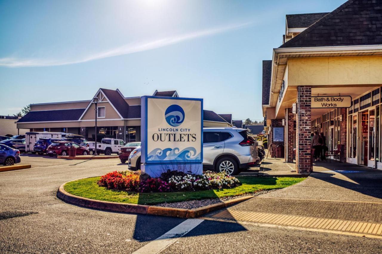 Regatta Park Lake House Lincoln City Bagian luar foto