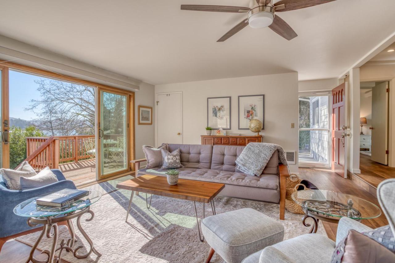 Regatta Park Lake House Lincoln City Bagian luar foto