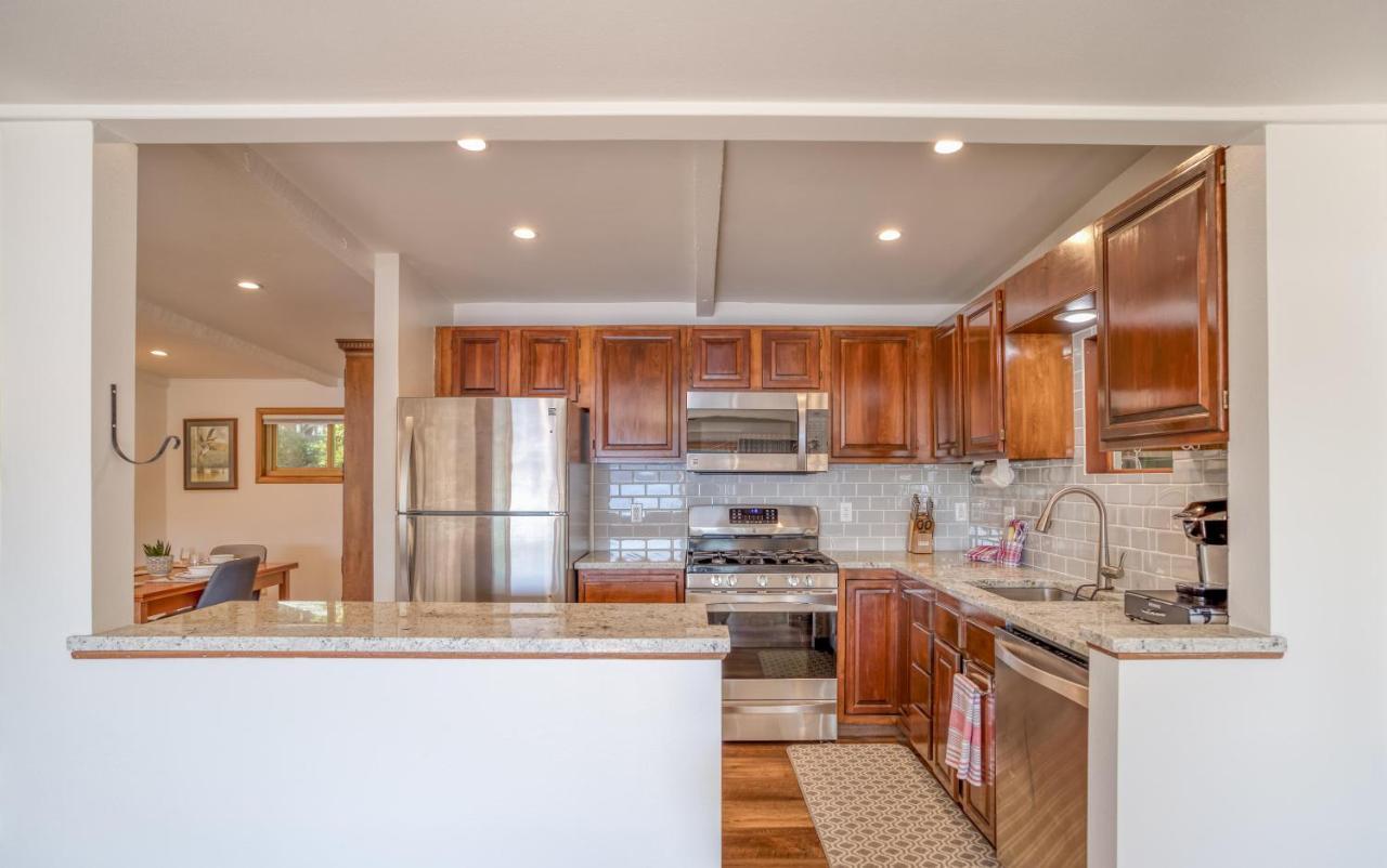 Regatta Park Lake House Lincoln City Bagian luar foto