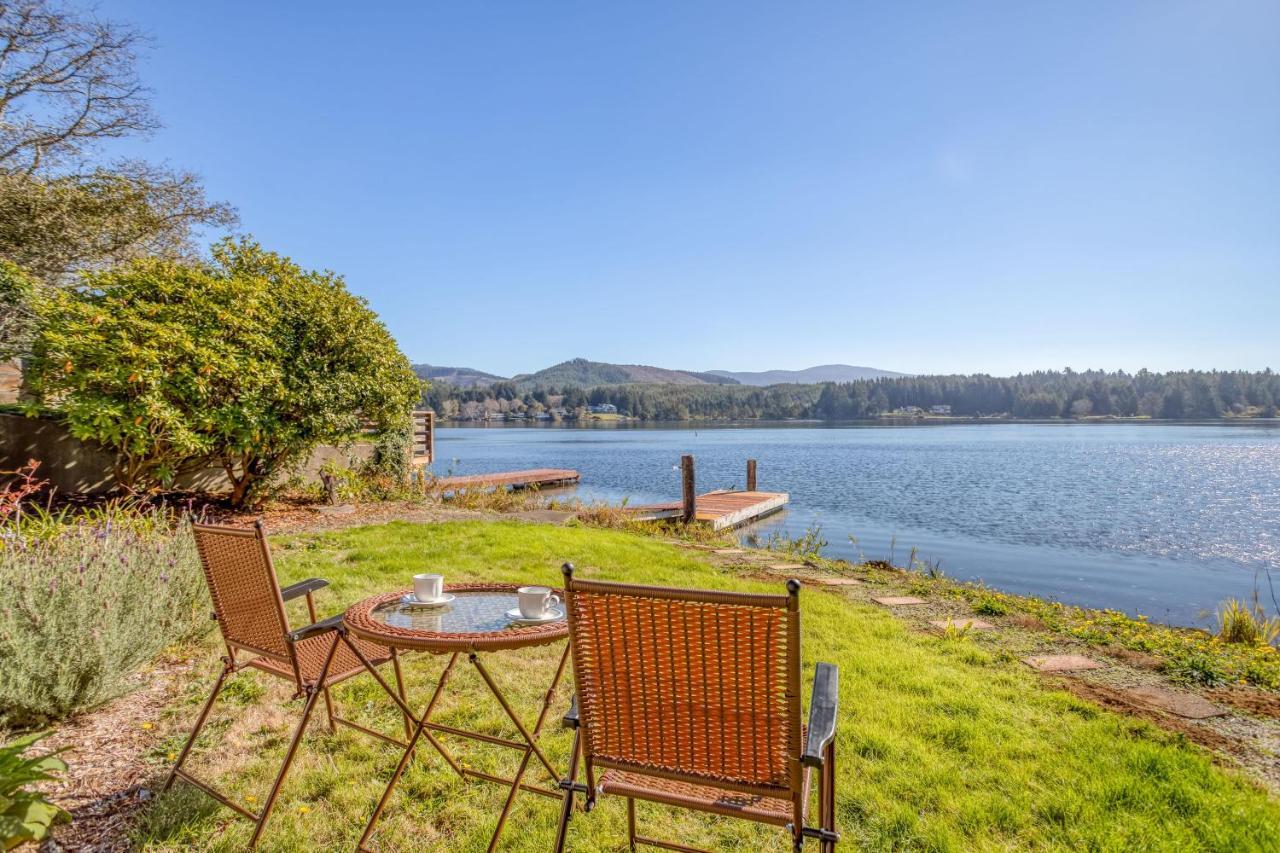 Regatta Park Lake House Lincoln City Bagian luar foto