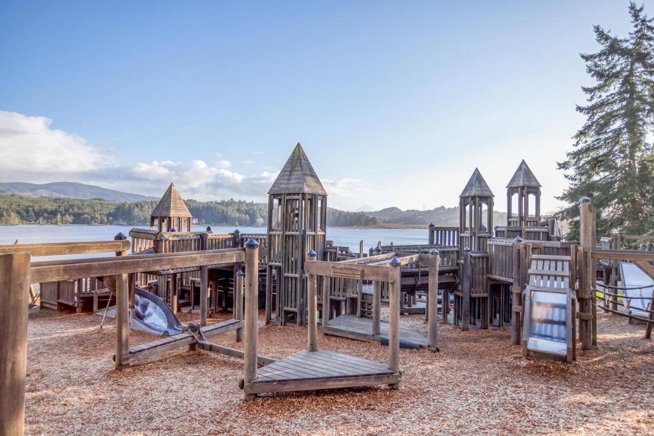 Regatta Park Lake House Lincoln City Bagian luar foto