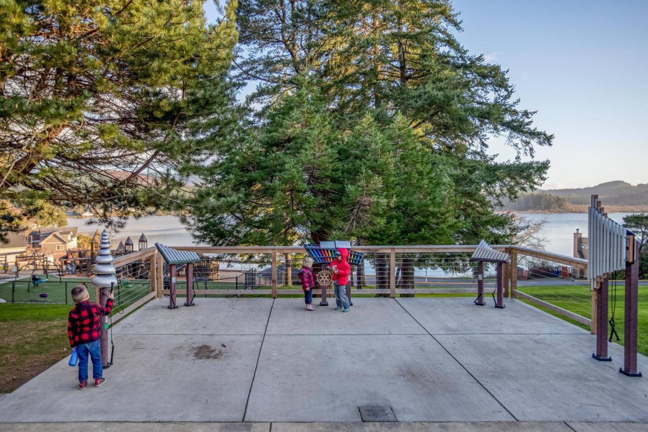 Regatta Park Lake House Lincoln City Bagian luar foto