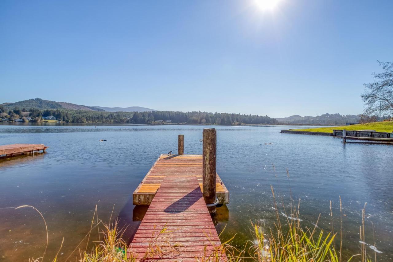 Regatta Park Lake House Lincoln City Bagian luar foto