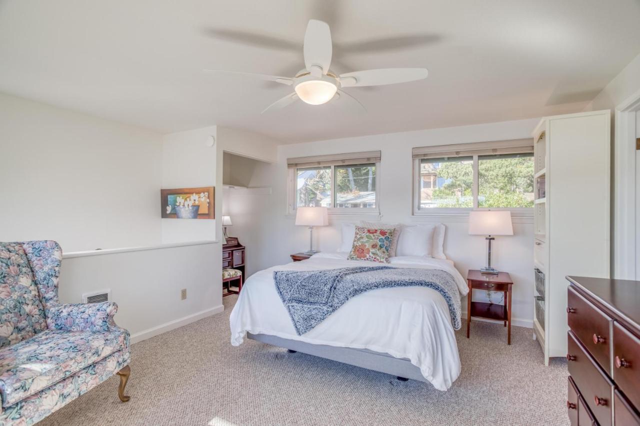 Regatta Park Lake House Lincoln City Bagian luar foto