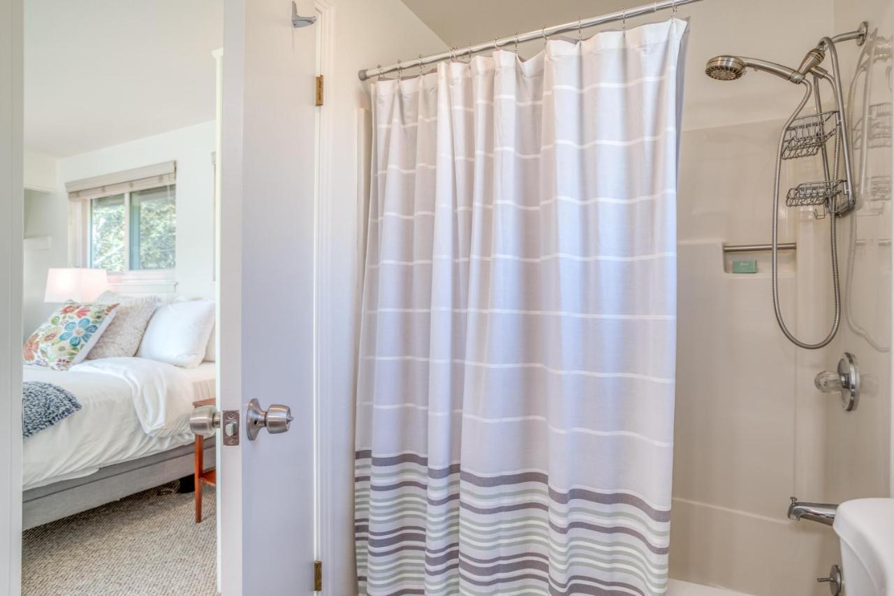 Regatta Park Lake House Lincoln City Bagian luar foto